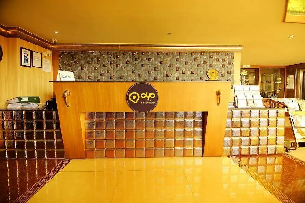 Oyo Premium Vytilla Bypass Hotel Kochi