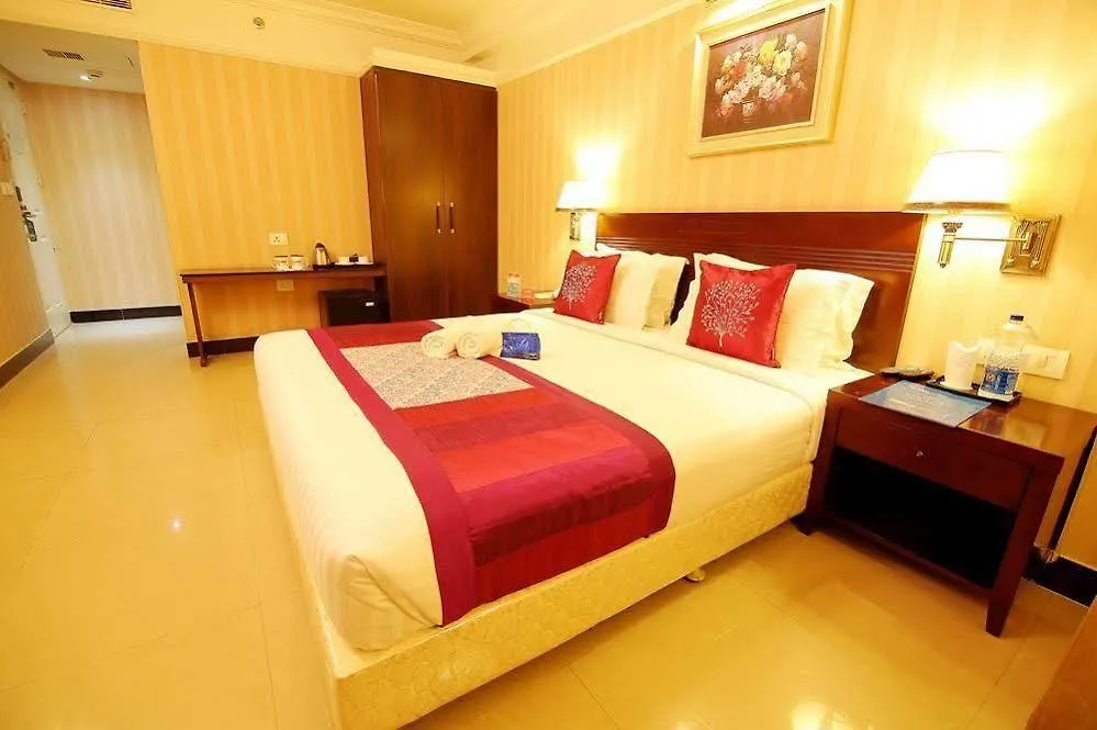 Oyo Premium Vytilla Bypass Hotel Kochi India