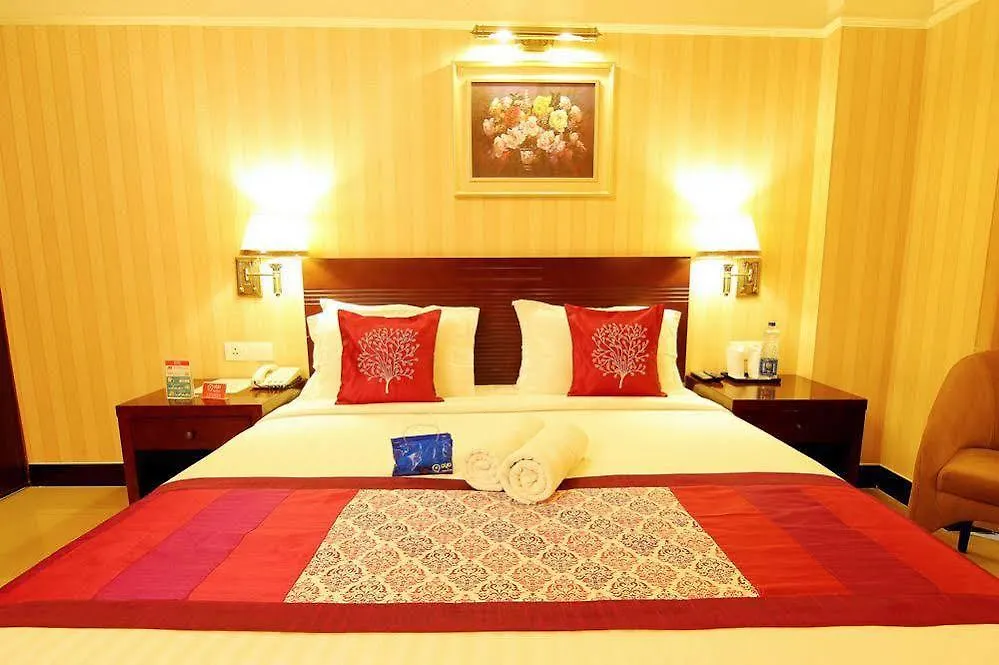 Oyo Premium Vytilla Bypass Hotel Kochi