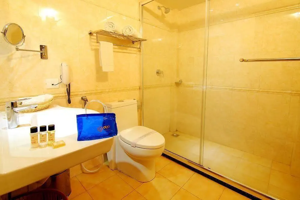 Oyo Premium Vytilla Bypass Hotel Kochi