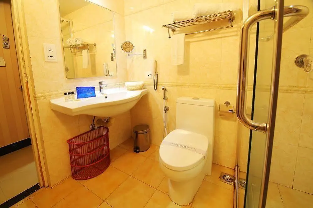Oyo Premium Vytilla Bypass Hotel Kochi