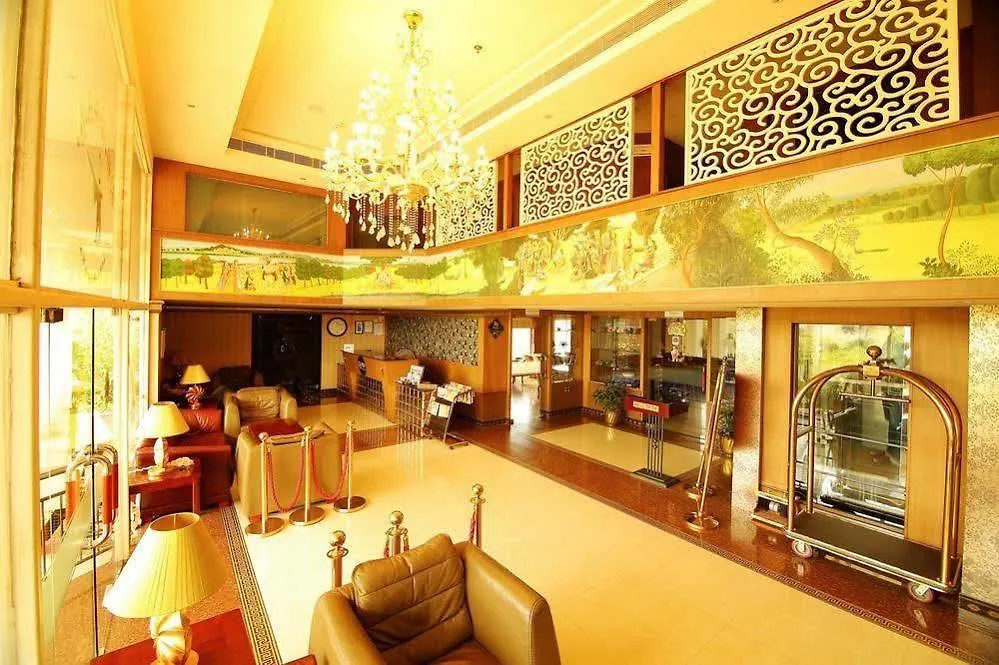 ***  Oyo Premium Vytilla Bypass Hotel Kochi India