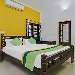 Treebo Backpackers Hotel